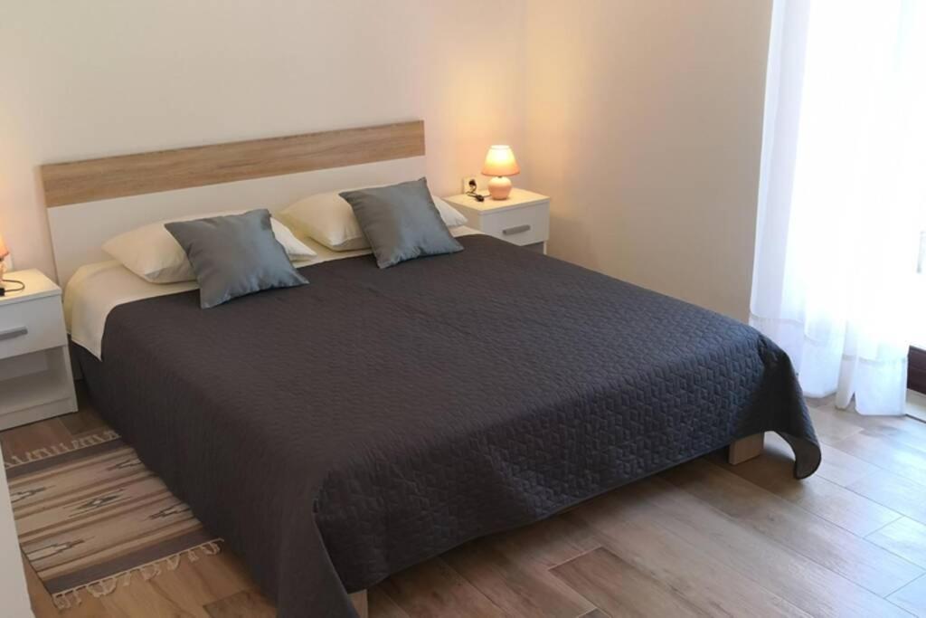 Apartment Vesna For 2, Free Parking And Wi-Fi Pula Extérieur photo