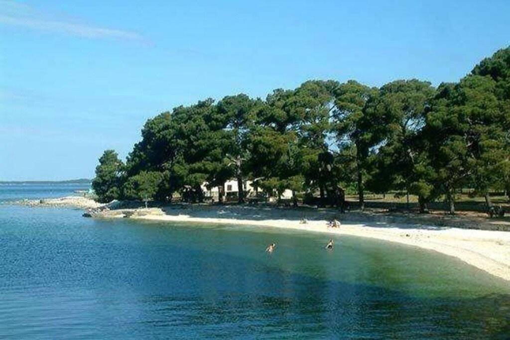 Apartment Vesna For 2, Free Parking And Wi-Fi Pula Extérieur photo