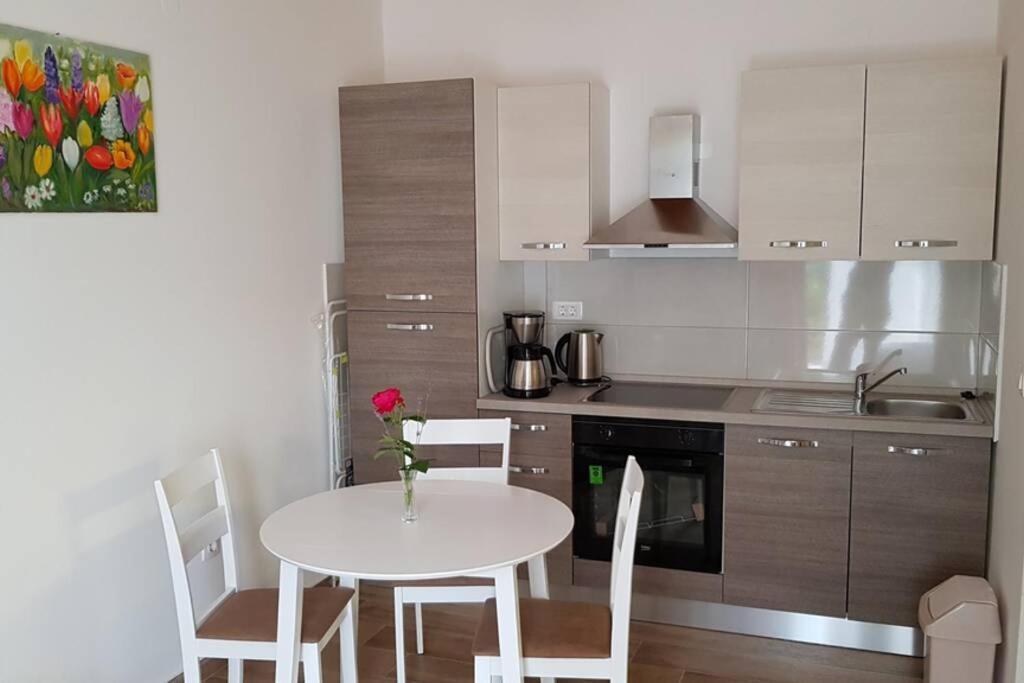 Apartment Vesna For 2, Free Parking And Wi-Fi Pula Extérieur photo