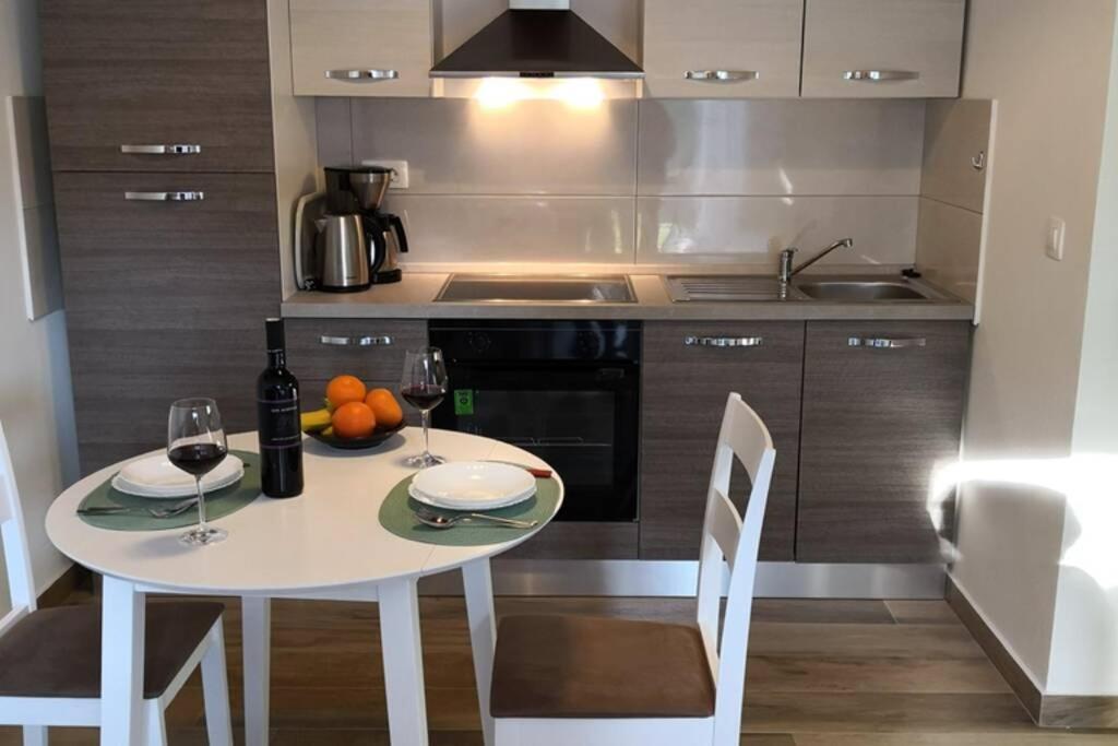 Apartment Vesna For 2, Free Parking And Wi-Fi Pula Extérieur photo