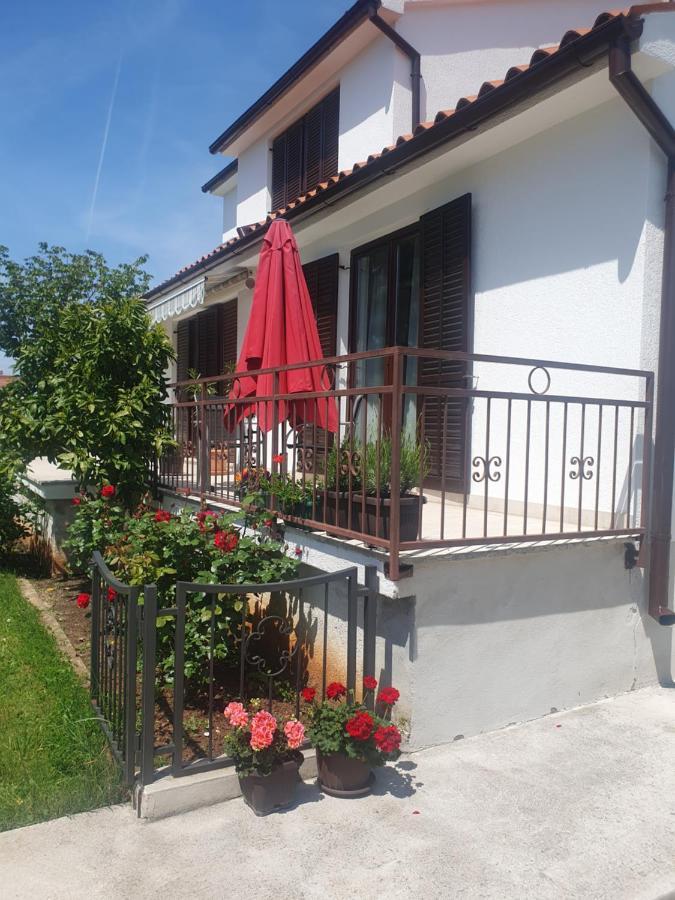 Apartment Vesna For 2, Free Parking And Wi-Fi Pula Extérieur photo