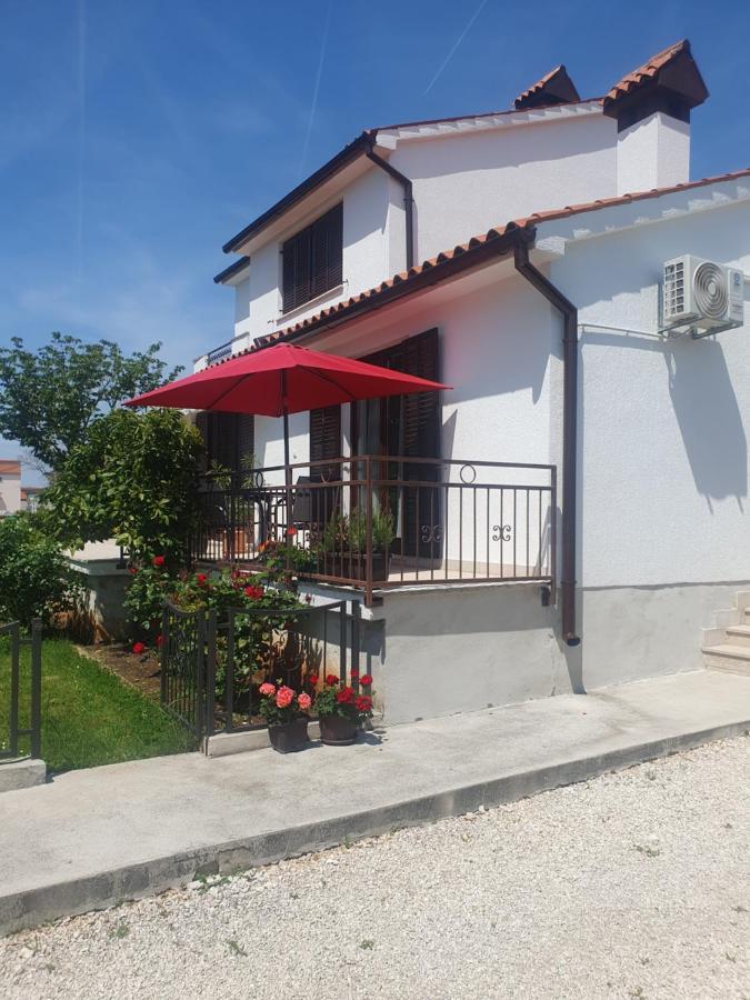 Apartment Vesna For 2, Free Parking And Wi-Fi Pula Extérieur photo
